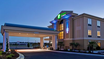 Holiday Inn Express Hotel & Suites