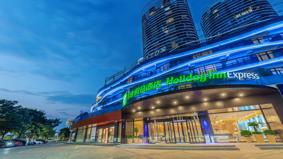 Holiday Inn Express Yichang Riverside Exterior