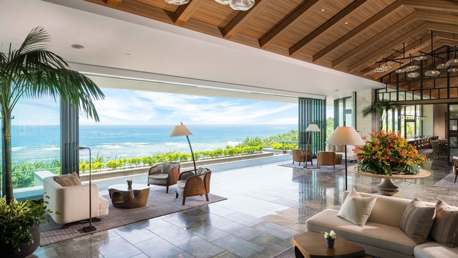 Halekulani Okinawa Lobby