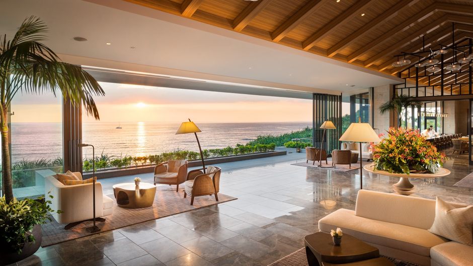 Halekulani Okinawa Lobby