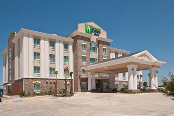 Holiday Inn Express & Suites Pearsall