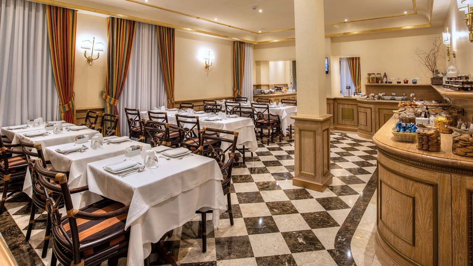 River Palace Hotel Restaurant