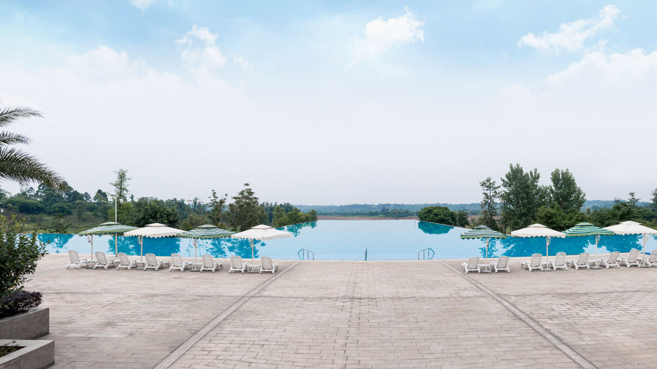 InterContinental Heilong Lake Pool