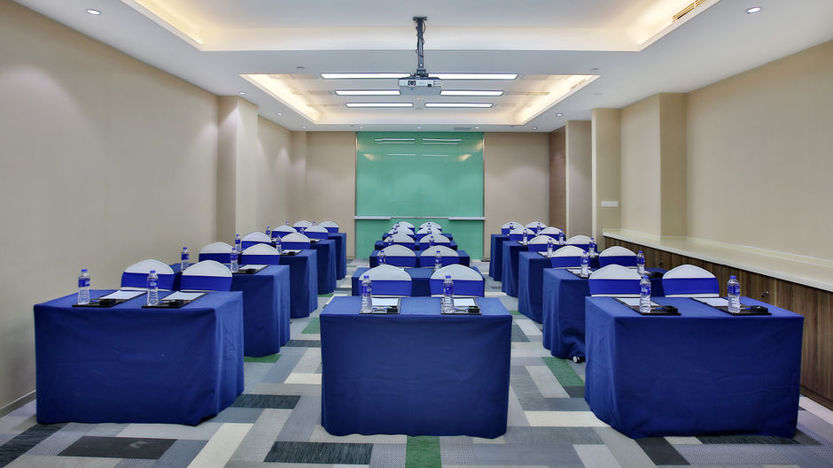 Holiday Inn Express Langfang Park View Meeting