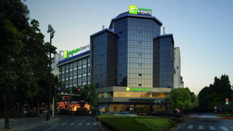 Holiday Inn Express Yangzhou City Center Exterior