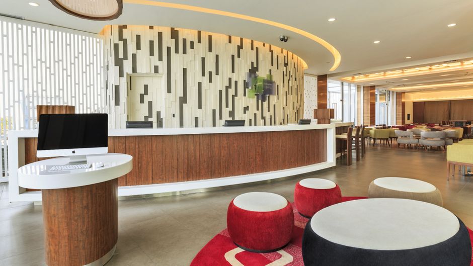 Holiday Inn Express Semarang Simpang Lobby