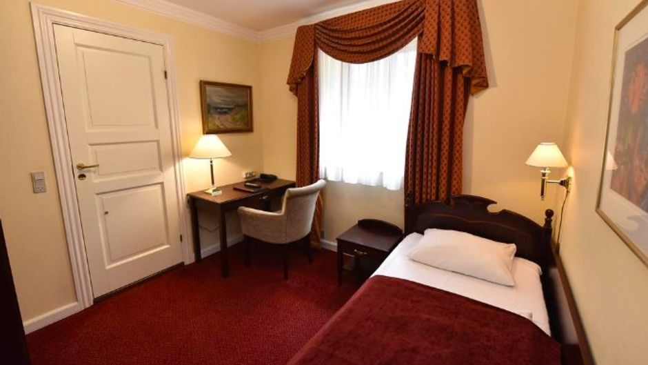 Amerika Hotel Room