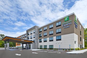 Holiday Inn Express & Suites Painesville