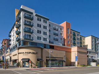 AVE Emeryville at Bay Street Hotel