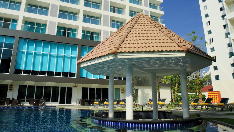 Centara Pattaya Resort Pool