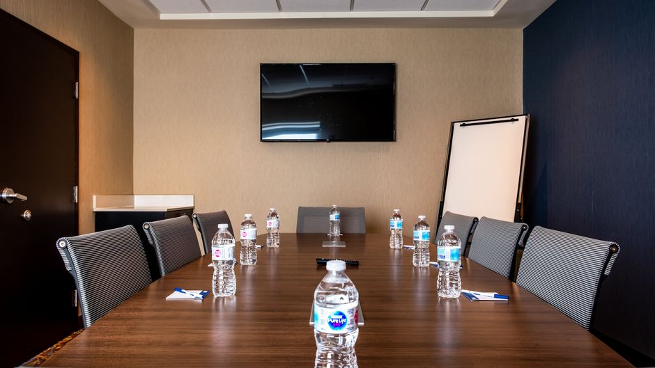 Holiday Inn Express & Stes Edmonton Arpt Meeting