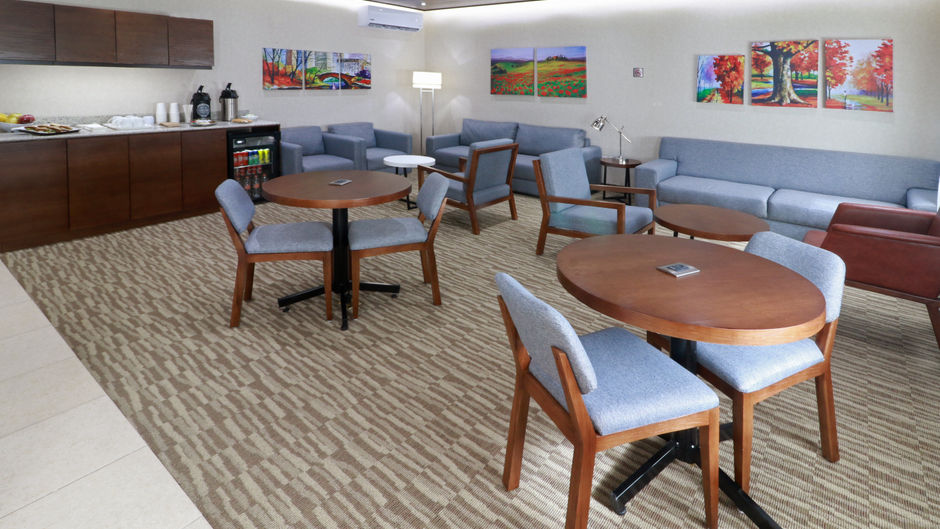 Staybridge Suites Queretaro Lobby