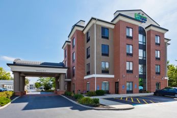 Holiday Inn Express & Suites Cleveland
