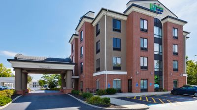 Holiday Inn Express & Suites Cleveland