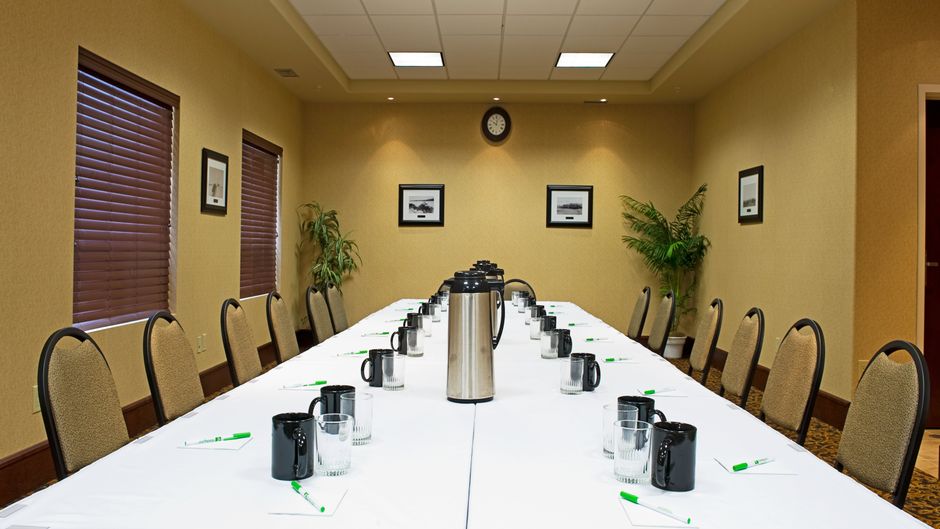 Holiday Inn Hotel & Suites Lloydminster Meeting