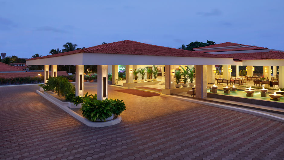 Holiday Inn Resort Goa Exterior