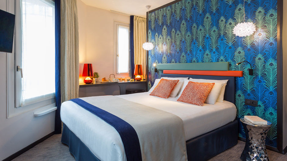 Yllen Eiffel Hotel Room