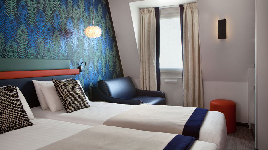 Yllen Eiffel Hotel Room