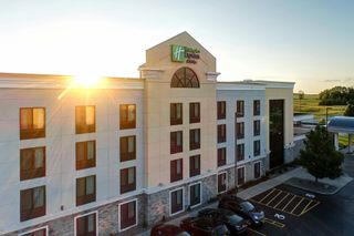 Holiday Inn Exp Stes Batavia Darien Lake