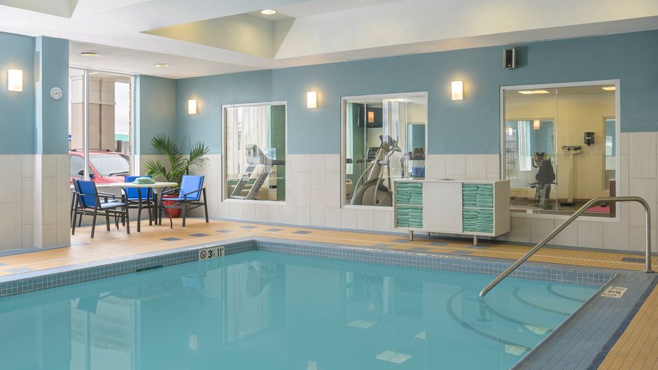 Holiday Inn Express & Suites North Bay Pool
