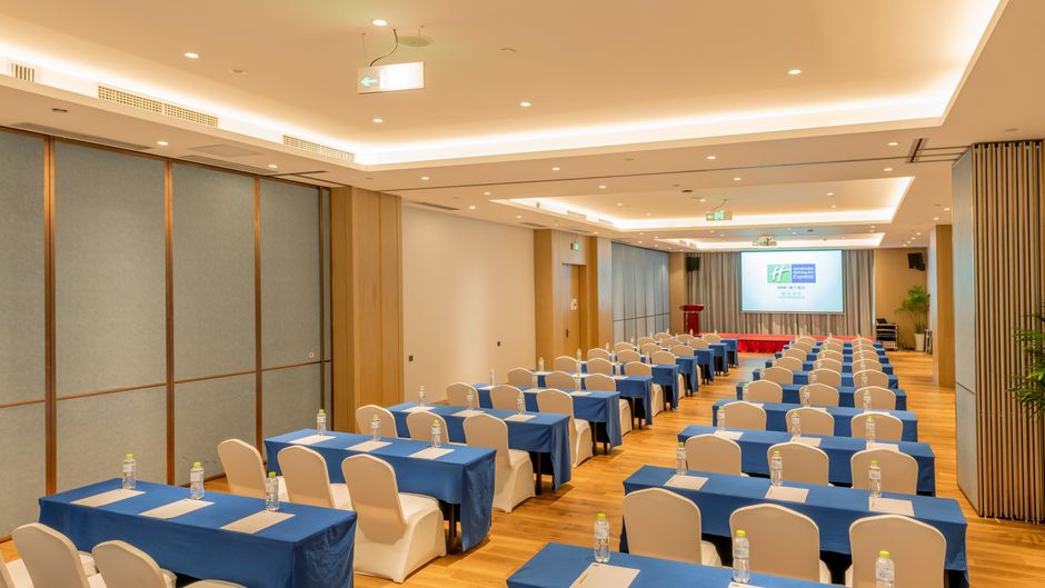 Holiday Inn Express Linyi Riverside Meeting