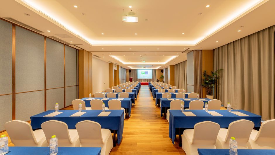 Holiday Inn Express Linyi Riverside Meeting