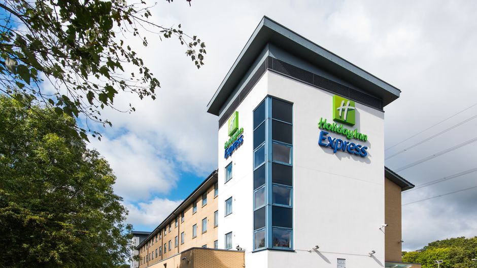Holiday Inn Express Swindon West Exterior