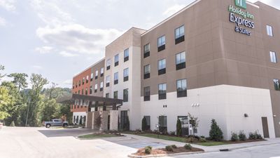 Holiday Inn Express & Suites Birmingham