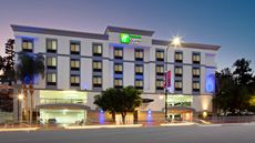 Holiday Inn Express Hotel & Suites