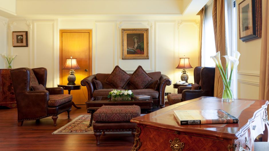 Le Commodore Hotel Room