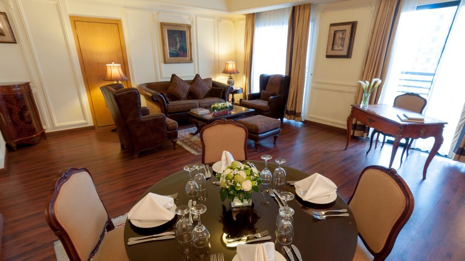 Le Commodore Hotel Room