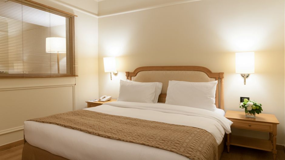 Le Commodore Hotel Room