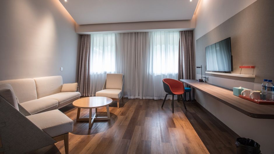 Holiday Inn Express Guizhou Qinglong Suite