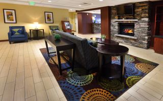 Holiday Inn Express & Sts Milford