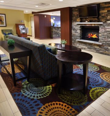 Holiday Inn Express & Sts Milford