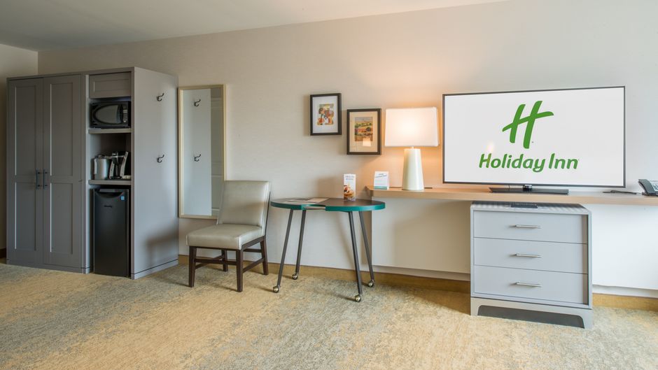 Holiday Inn Edmonton S-Ellerslie Rd Room