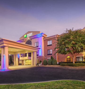 Holiday Inn Express Suites Wakefield