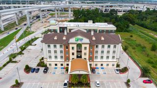 Holiday Inn Express & Stes Houston South