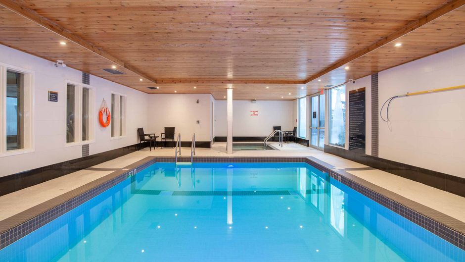 Sandman Hotel & Stes Calgary South Pool