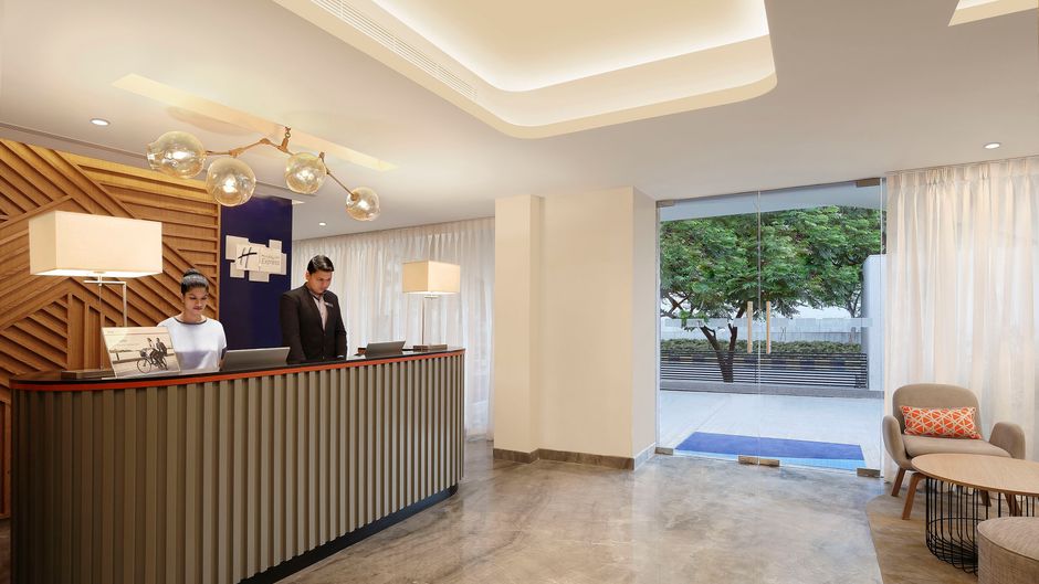 Holiday Inn Express Prahlad Nagar Lobby