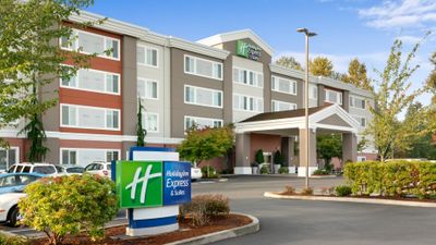 Holiday Inn Express Hotel & Suites