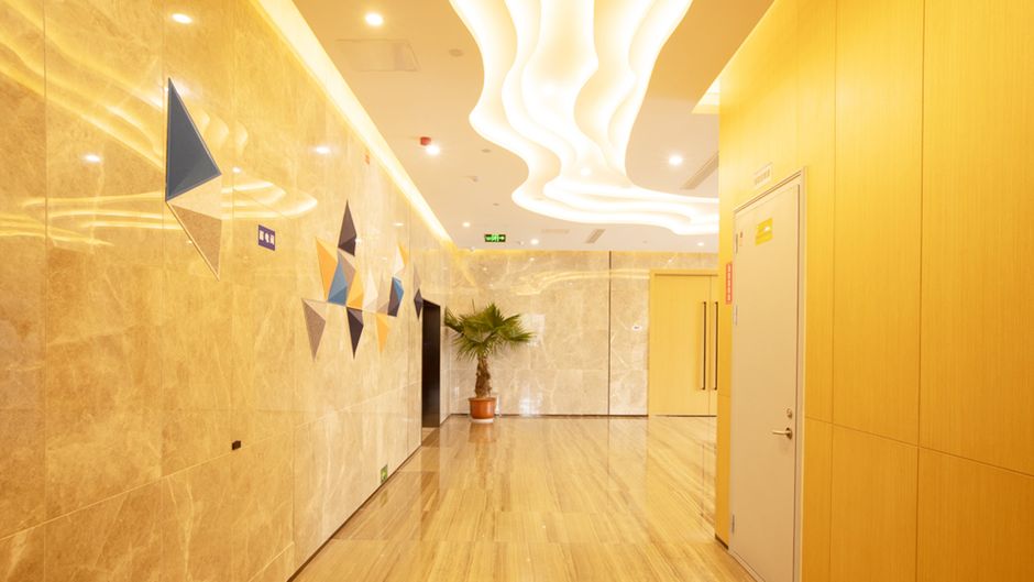Holiday Inn Express Linyi West Lobby