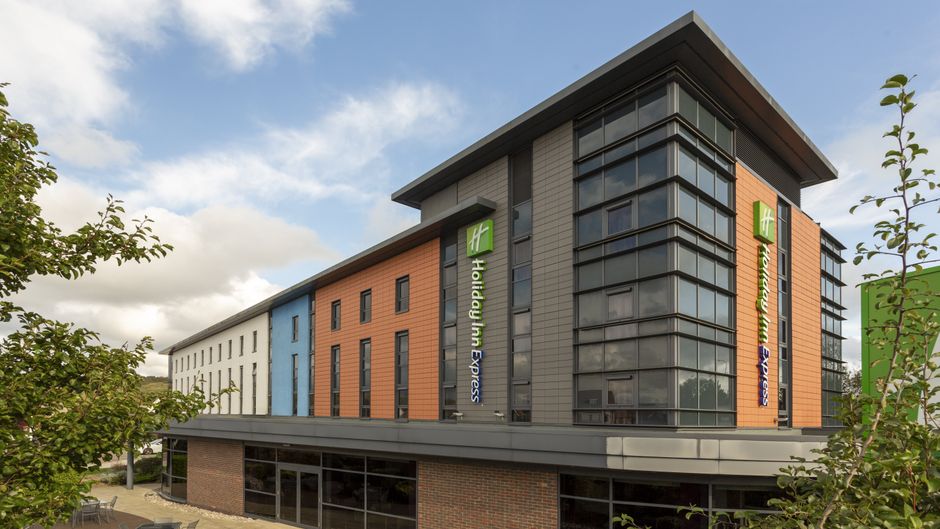 Holiday Inn Express Dunstable Exterior