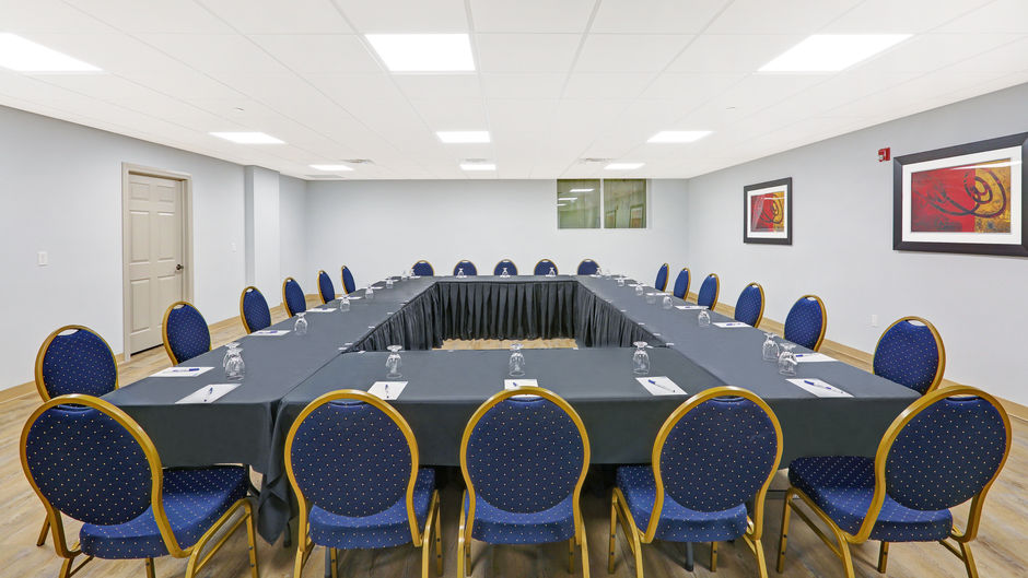 Holiday Inn Express Woodstock South Meeting