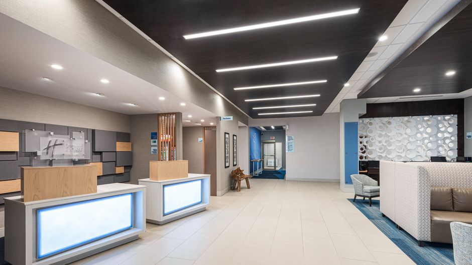 Holiday Inn Express & Suites Milton Lobby