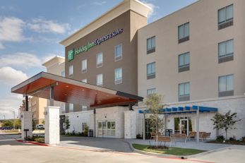 Holiday Inn Express & Suites Plano