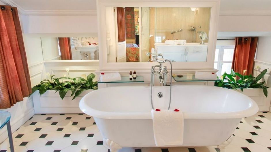 Le St Paul Hotel Room