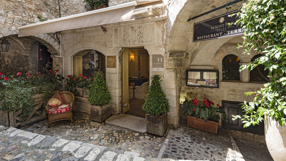 Le St Paul Hotel Exterior