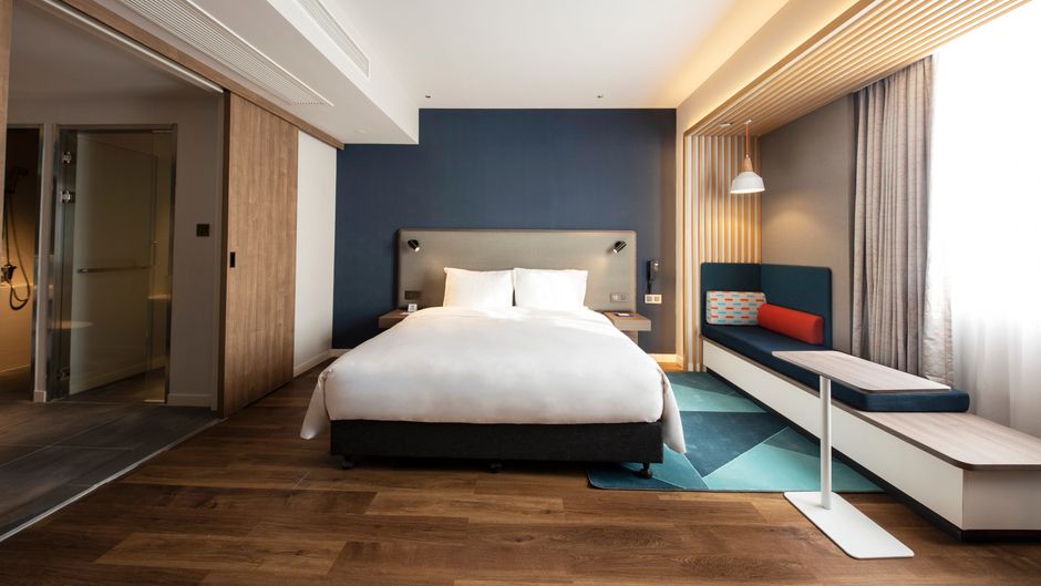 Holiday Inn Express Jiading New City Suite