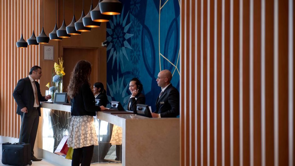 Crowne Plaza Abu Dhabi-Yas Island Lobby